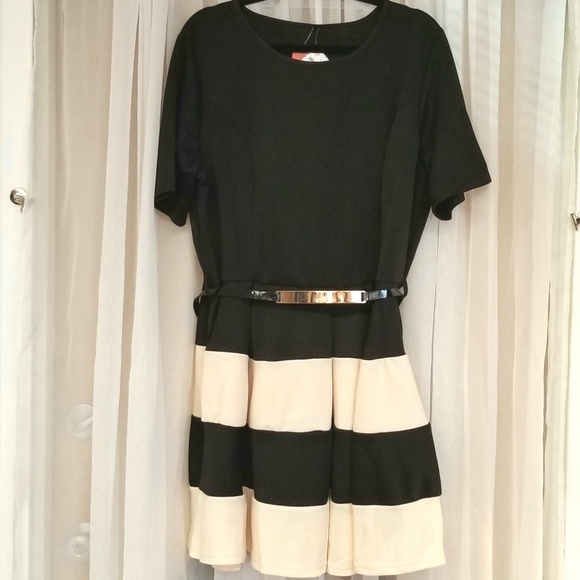 Belted black cocktail dress w/belt - Picture 2 of 4